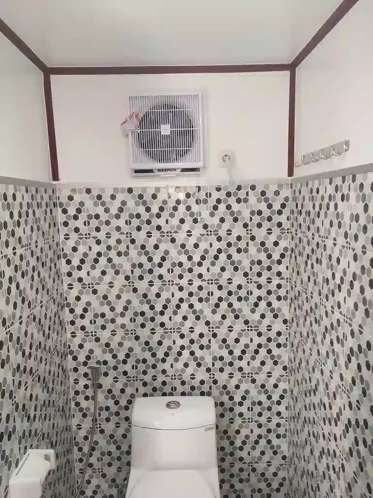 20ft Executive Office Container + Toilet — photo 6